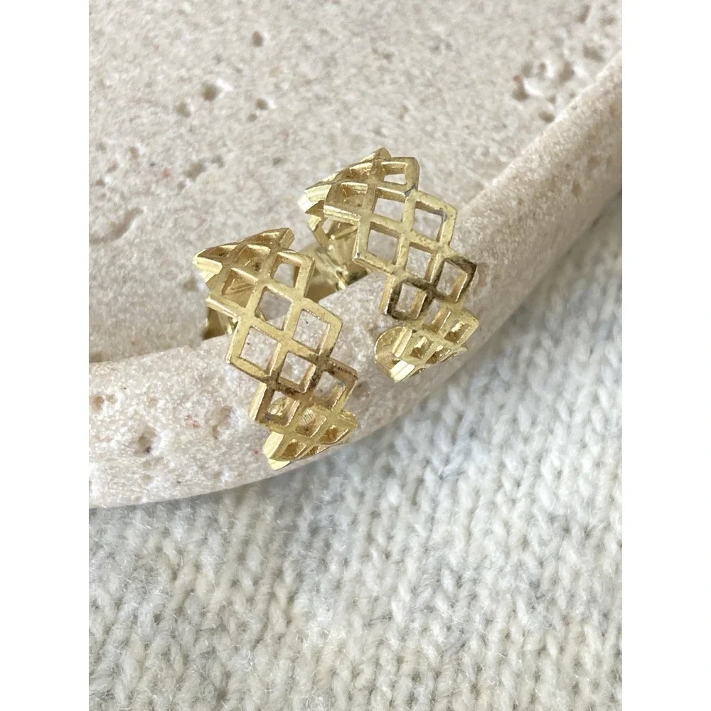 Small Gold Tone‎ Hoop Earrings Abstract Lattice Cutout Clip On Geometric